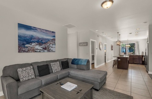 Flagstaff House | Beautiful home! Central AC! 5 mins to Downtown! Great setting! 20% Monthly Disc!