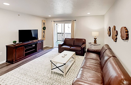 Branson Condo | Beautiful Home Close to the Branson Strip w/Shared Pool, Free WiFi, Private W/D