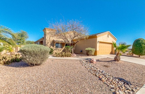 Eloy House | Beautiful home in a gated community on a golf course, w
