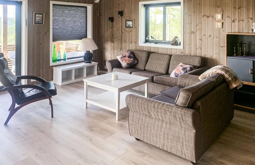 Nissedal House | Beautiful home in åmli with house a mountain view