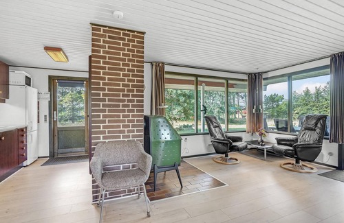 Blavand House | Beautiful home in Blåvand with kitchen
