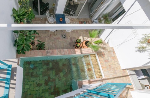 Carmona House | Beautiful home in Carmona with kitchen