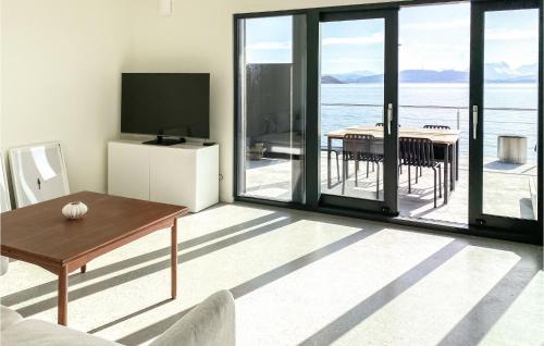 Giske House | Beautiful Home In Giske With Jacuzzi
