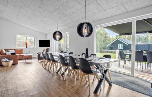 Helberskov Strand House | Beautiful Home In Hadsund With Sauna