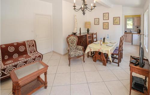 La Garde House | Beautiful Home In La Garde With Kitchen