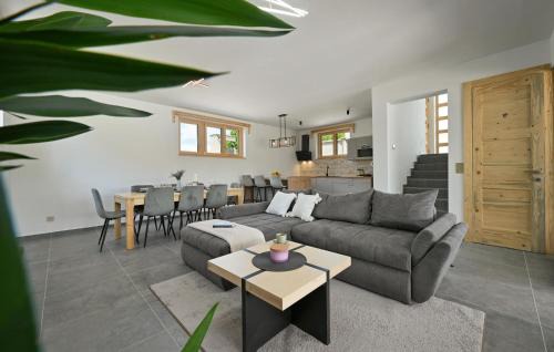 Veliko Trojstvo House | Beautiful Home In Maglenca With Sauna