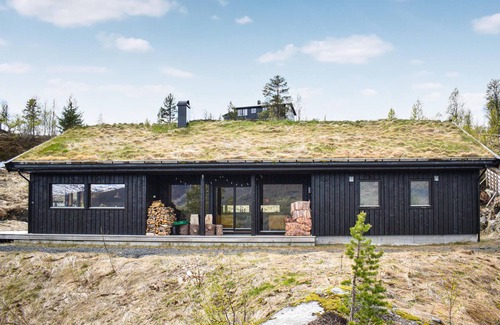 Skare House | Beautiful home in Skare with WiFi