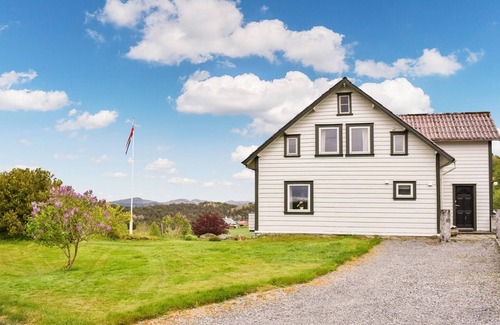 Sveio House | Beautiful home in Sveio with WiFi
