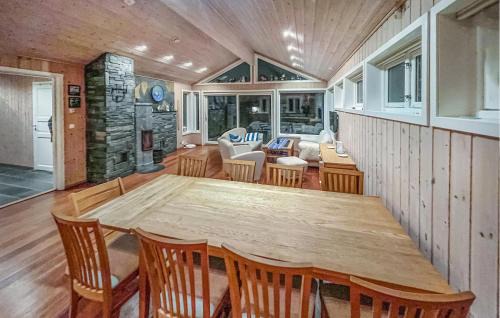 Kvam House | Beautiful Home In Tørvikbygd With Wifi