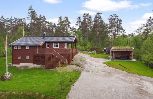 Haegebostad House | Beautiful home in Tingvatn