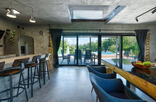 Petrinja House | Beautiful home in Vurot with WiFi