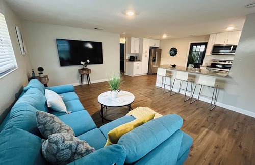 Bearss Plaza House | Beautiful home near Bush Garden, USF, and all that Tampa has to offer