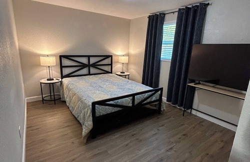 Bearss Plaza House | Beautiful home near Bush Garden, USF, and all that Tampa has to offer