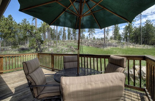 Custer House | Beautiful Home on 1 acre just outside of Custer backs up to forest service