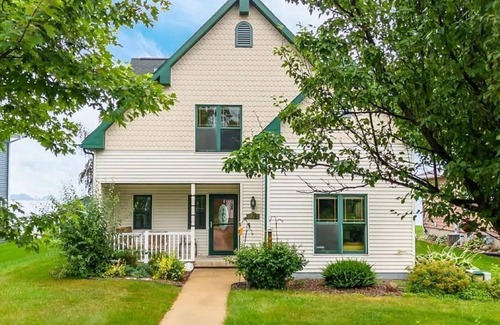 Butte Des Morts House | Beautiful home on Lake Butte des Morts for vacation or EAA Convention stay