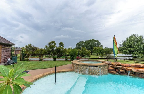 Wellborn House | Beautiful Home on 3 acres Minutes from A&M