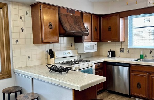 Sterling Heights House | Beautiful home in metro Detroit area with Gameroom 4BD