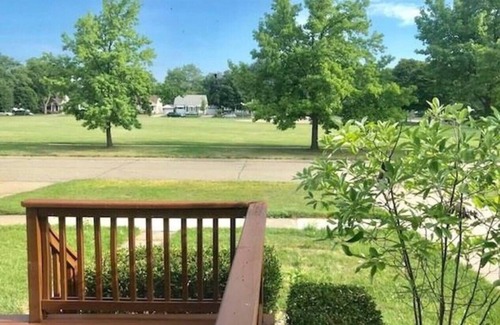 Royal Oak House | Beautiful Home w/3 Bedrooms in Royal Oak