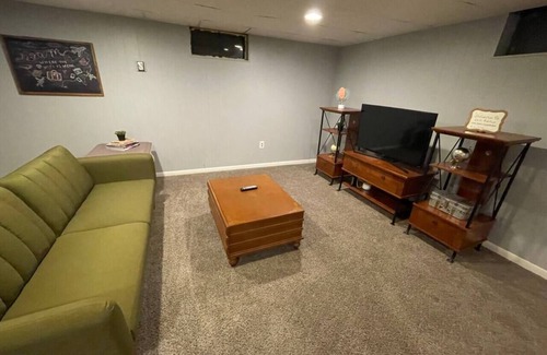 Royal Oak House | Beautiful Home w/3 Bedrooms in Royal Oak