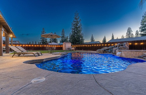 Selma House | Beautiful Home with Pool & Hot Tub close to National Parks
