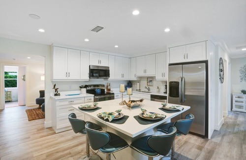Lake Park House | Beautiful Home with Private Pool – Minutes from Downtown Naples and Beaches