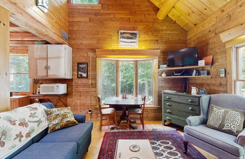 Beaver Cove Cabin | Beautiful home with WiFi, lake view, deck, & firepit - walk to beach