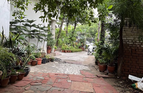 Taj Ganj Bed & Breakfast | Beautiful homestay with nature all around. 5 min from Taj Mahal!