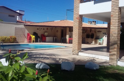 Porto das Dunas House | Beautiful house close to Beach Park with a society field.