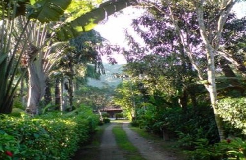 Barra do Sahy House | Beautiful house in gated community with large recreation area, tennis court.