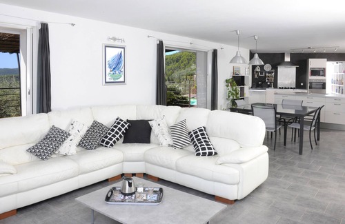 Callas Villa | beautiful house in olive grove, infinty pool and hot tub, panoramic view 8 pax