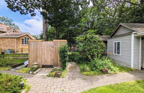 Mattituck House | Beautiful house, large private yard, only two minutes walk from private beach
