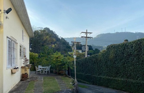 Duques House | Beautiful house near the Quitandinha Palace, with swimming pool and leisure area.