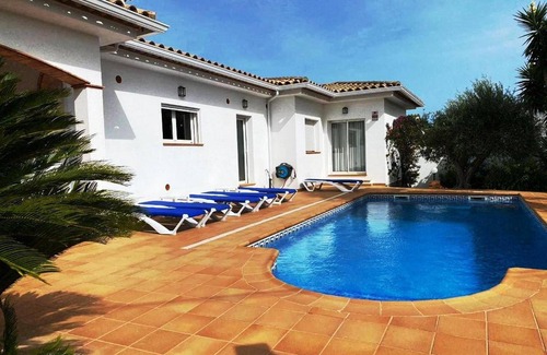 L'Escala House | Beautiful house of high standing of 220 m 2 facing south with private pool