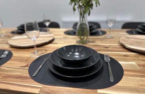 Eastbrook House | Beautiful House Sleeps 10 Guests, London, Near Eastbrook Film studios, Great Value for Families and Groups