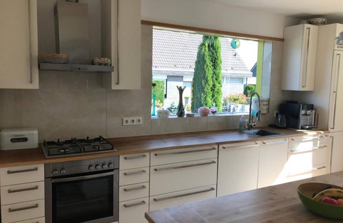 Overath House | Beautiful house with 5 rooms (up to 9 persons) fireplace &garden, only 20 min. from Cologne