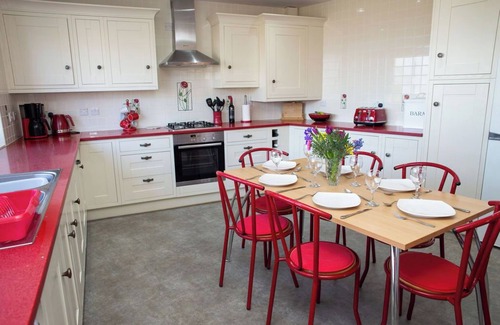 Aberporth House | BEAUTIFUL HOUSE WITH AMAZING SEA VIEWS IN ABERPORTH. 10 MINS WALK TO BEACH