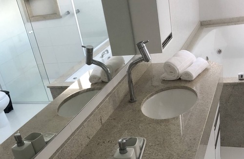 Barra da Lagoa House | Beautiful house with pool and 4 suites in a condominium