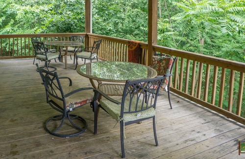 Grove House | Beautiful House with Pool and Playground and Waterfront Access