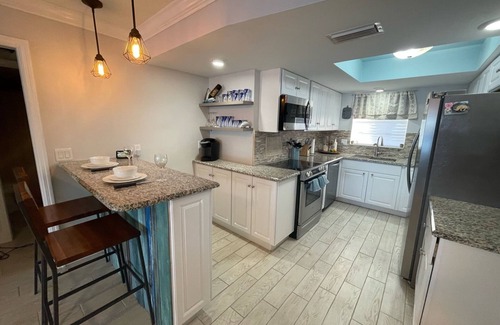 Riviera Beach Condo | Beautiful Intracoastal Condo with Pool - walk to the beach! 90 day min
