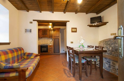 Fabbriche di Vallico Villa | Beautiful apartment in villa for 6 people with WIFI, pool, TV, patio and pets allowed