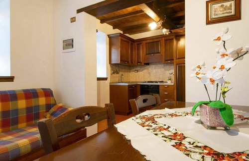 Fabbriche di Vallico Villa | Beautiful apartment in villa for 6 people with WIFI, pool, TV, patio and pets allowed