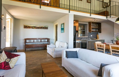 Magliano in Toscana House | Beautiful villa for 4 guests with WIFI, patio and pets allowed