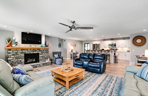 New Concord House | Beautiful Kentucky Lake Getaway w/Dock & Deck!