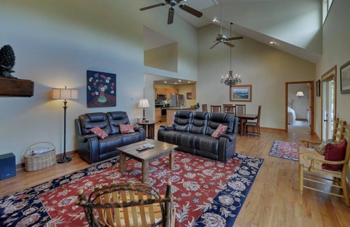 Clarkesville House | Beautiful Lake Burton Lakefront Home