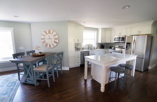 Hendersonville House | Beautiful Lake House, Pool and HOT tub, mins to Downtown Nashville, 30+day only