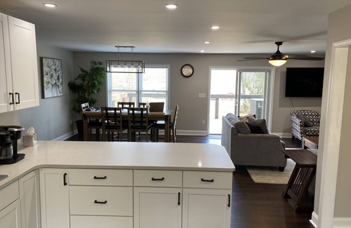 Town of Catharine House | Beautiful Lake House in the middle of everything!