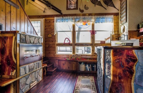 Rice Lake Cabin | Beautiful lake view from Room 3 - Fisherman's Hideaway - Curriers Lakeview
