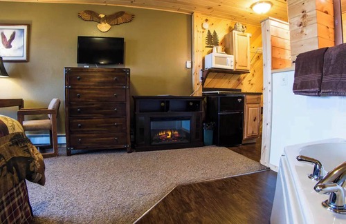 Rice Lake Cabin | Beautiful lake view in Room 15 - Woodland Vista - Curriers Lakeview Lodge