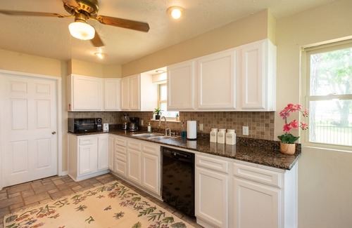 Cedar Creek Reservoir House | Beautiful Lakefront Getaway on Cedar Creek Lake