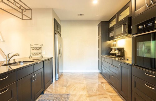 Waleska House | Beautiful Lakefront Home on Lake Arrowhead/2 full kitchens, 2 primary bedrooms